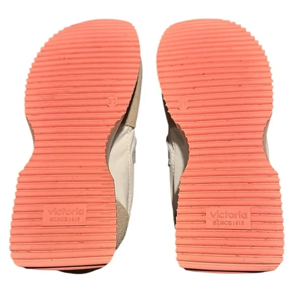 Trendy Women's Sneakers in Cream and Gray - Picture 2 of 5